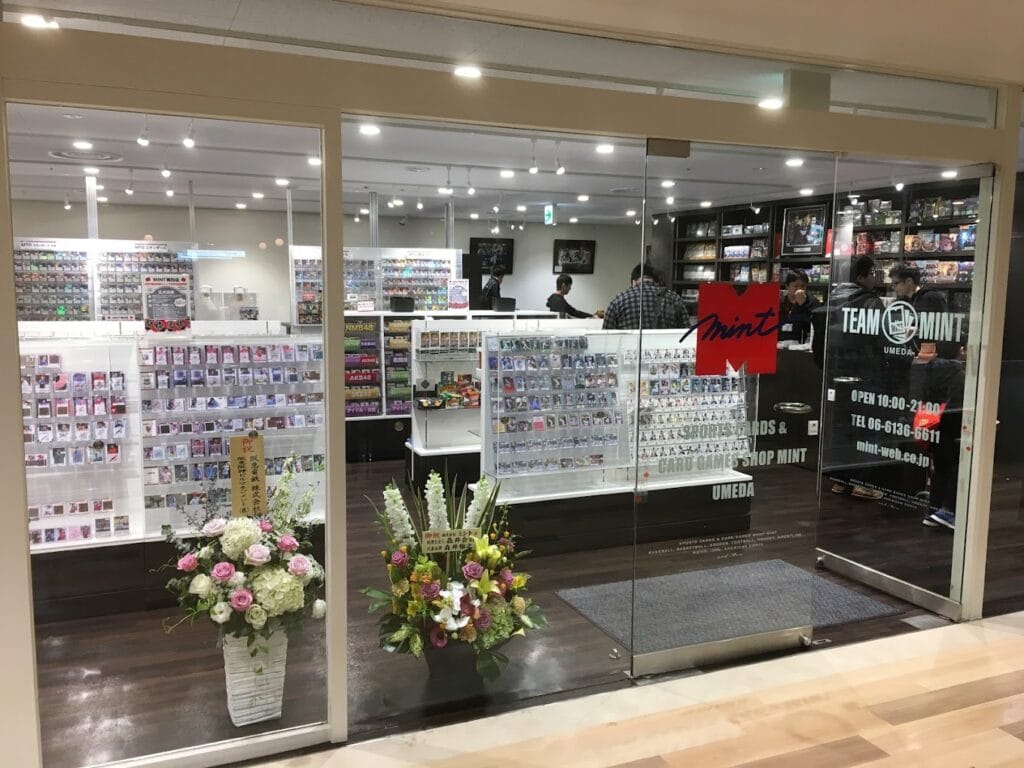 ミント梅田店前