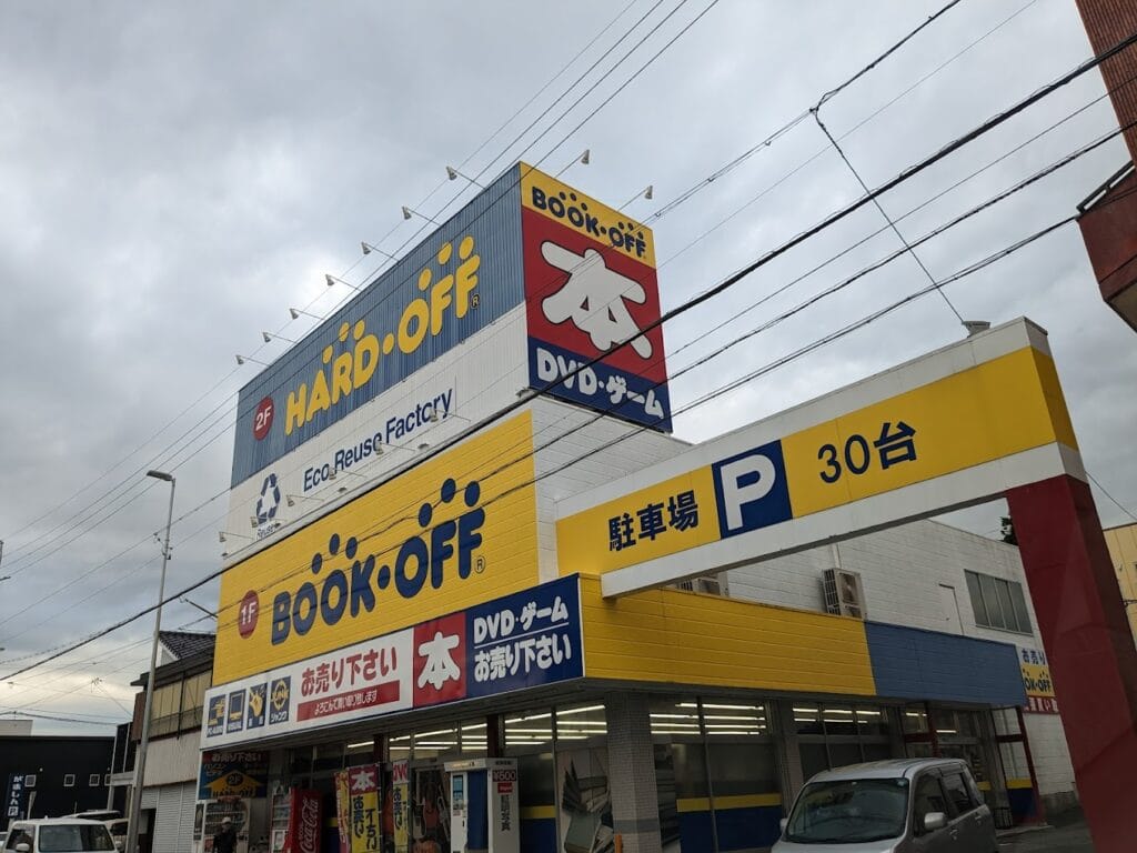 bookoff豊橋店前