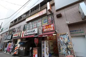 フルコンプ町田店前