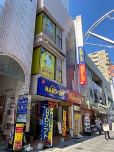 ホビーオフ本厚木一番街店前