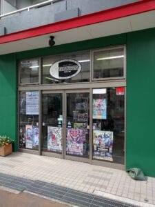 おもちゃの高原屋店前