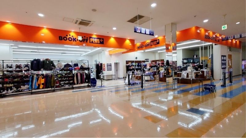 bookoff plusシンフォニープラザ八戸沼館店