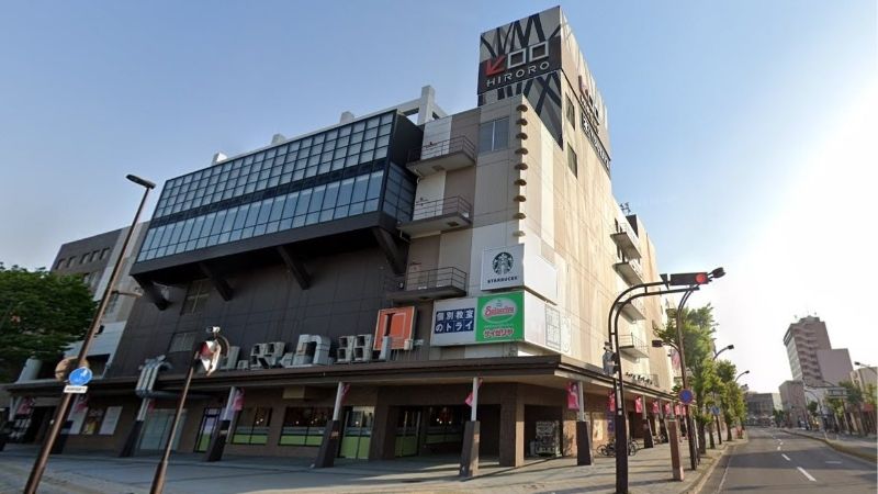 トーナメントセンターバトロコ弘前駅前が入る建物